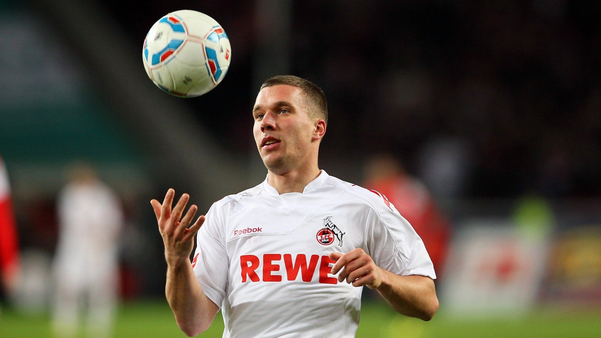 家庭体育嘉年华 父母与孩子完成双人瑜伽与亲子接力